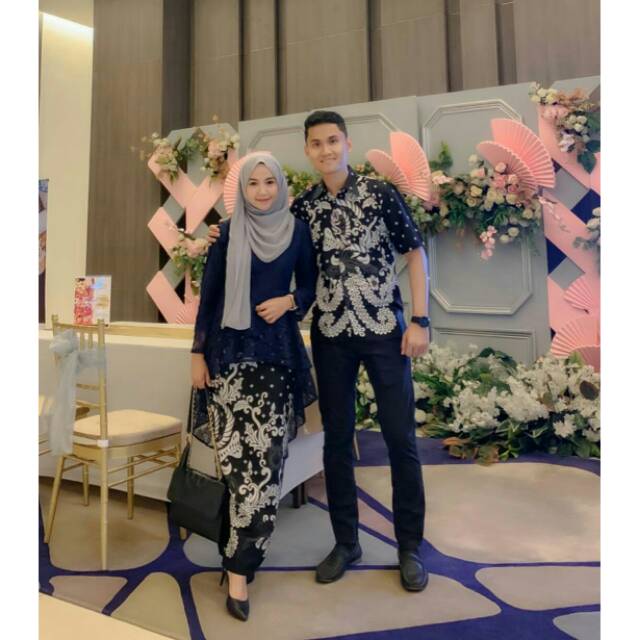 BAJU COUPLE BATIK GURITA NAVY - KEBAYA MODERN REMAJA KEKINIAN - KEBAYA LAMARAN - BATIK COUPLE TULLE LENGAN PANJANG - SET KEBAYA KONDANGAN