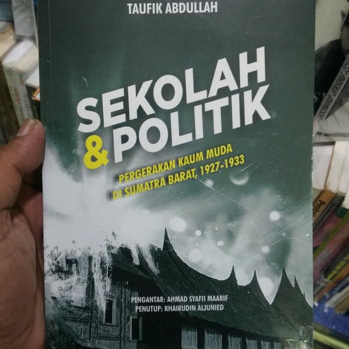 Buku Sejarah Sekolah Dan Politik Pergerakan kaum muda di Sumatra Barat