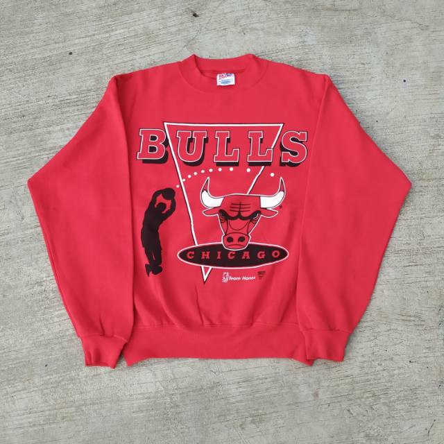 Vintage 90s Chicago Bulls Crewneck / By : Hanes