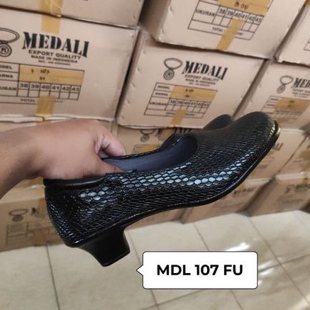 Sepatu kulit wanita kantor pantofel tampil lebih kEcE