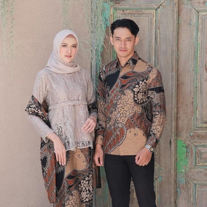 BAJU COUPLE KEBAYA BROKAT KONDANGAN TUNANGAN KAPEL AKITA WIDBATIK UWIKBATIK