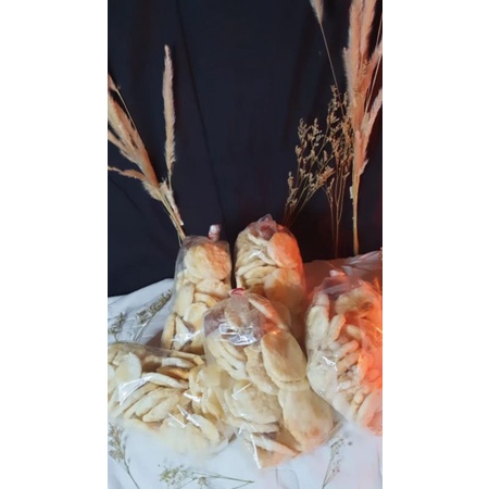 

Kerupuk Kemplang Palembang
