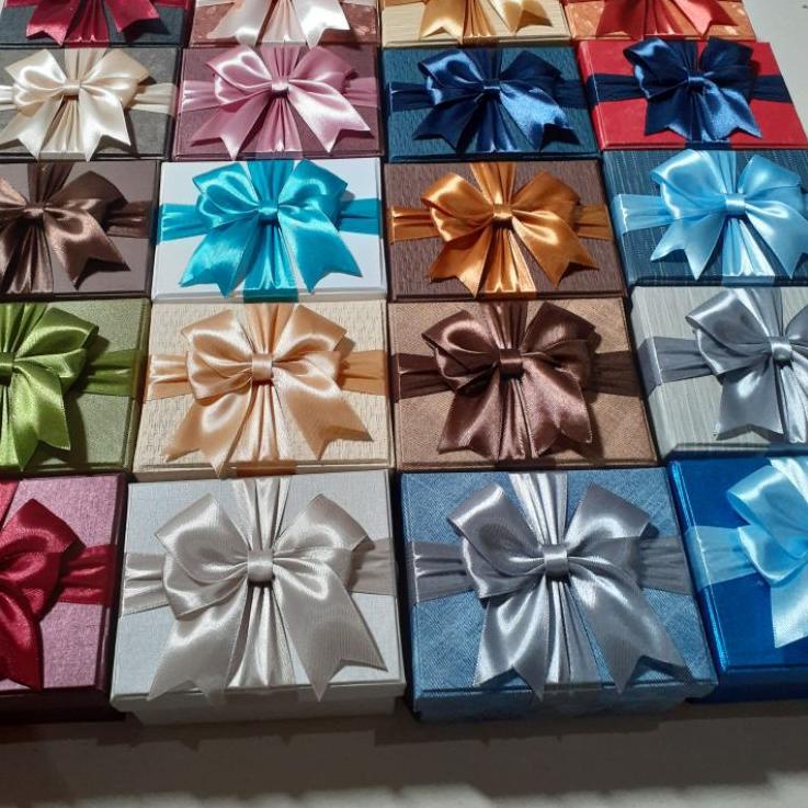 

Update - GIFTBOX CANTIK ABU SILVER KOTAK HADIAH SPESIAL