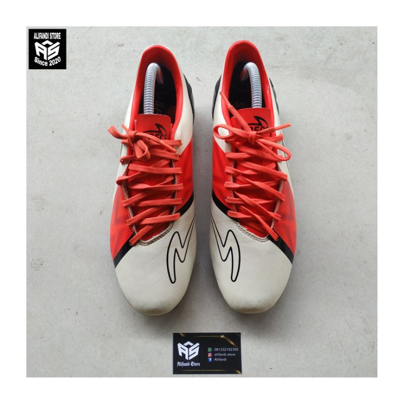 Specs Acc Slaz Pro FG - White Bright Red Black