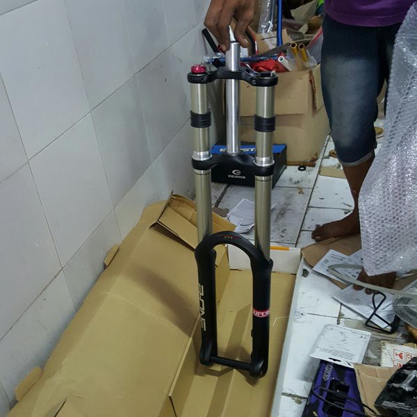 NEW fork RST R-one travel 200 TA 20