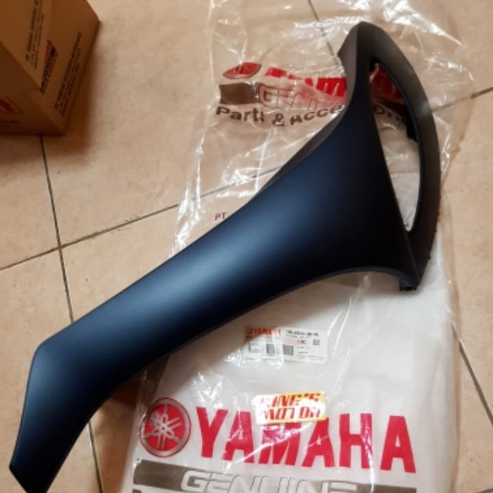 Legshield sayap kanan Fino Grande biru doff original