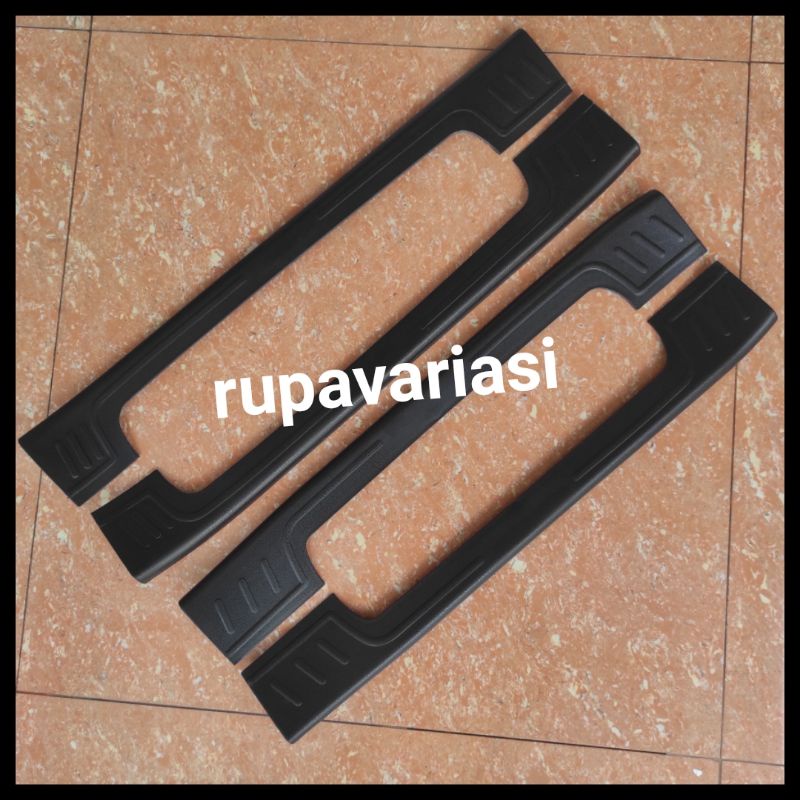 sill plate silplate samping pintu toyota avanza  / xenia lama 2004 SAMPAI 2011 2005 2006 2007 2008 2009 2010 HITAM &amp; CREAM TEMPEL plastik abs