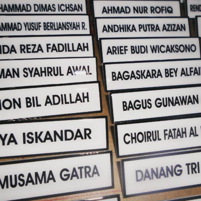

name tag akrilik / nama dada
