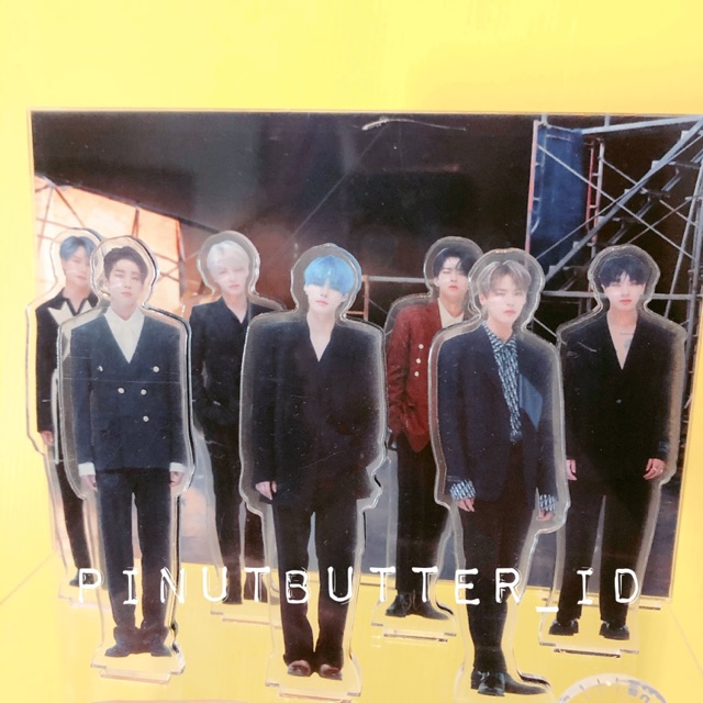 

VICTON Continuous Acrylic Standee