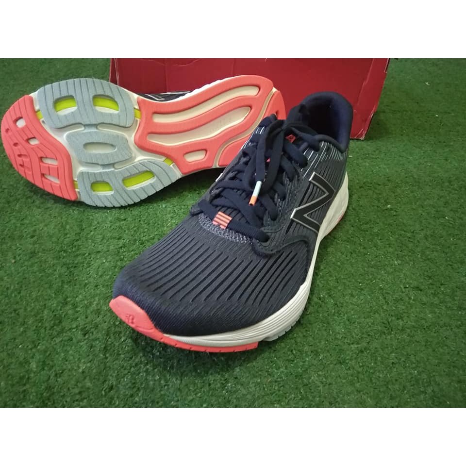 New Balance running 890 BNIB size 39