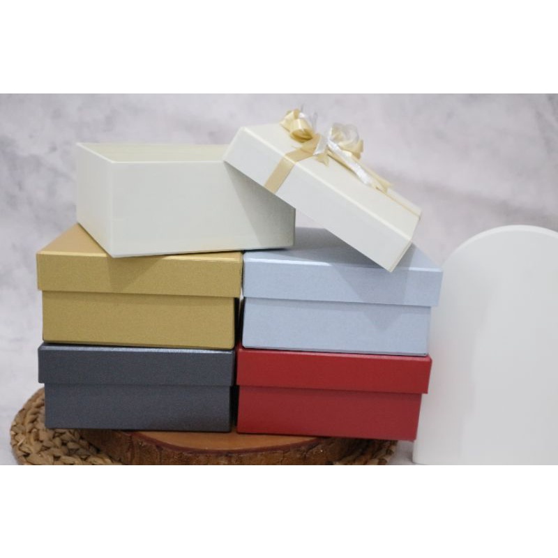 

GIFT BOX 15cm x 15cm x 7cm | KOTAK KADO | BOX KADO | KOTAK HADIAH | BOX HAMPERS | BOX ULANG TAHUN | BOX BESAR | PREMIUM QUALITY