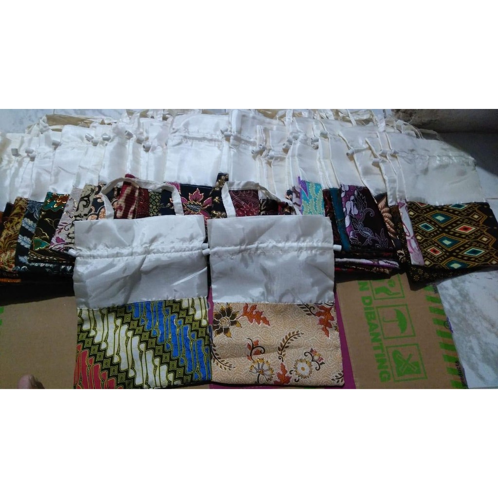 

Tas Yasin / Tas Alkitab bahan Satin Souvenir