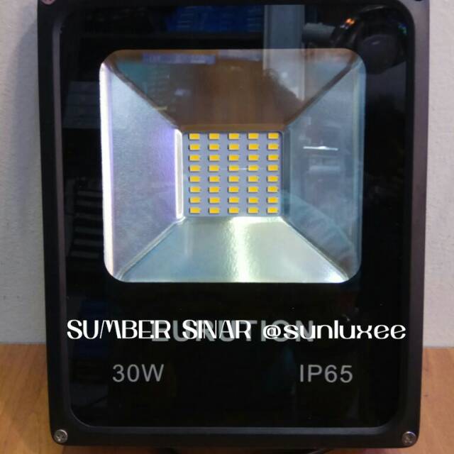 Lampu sorot led 30 watt