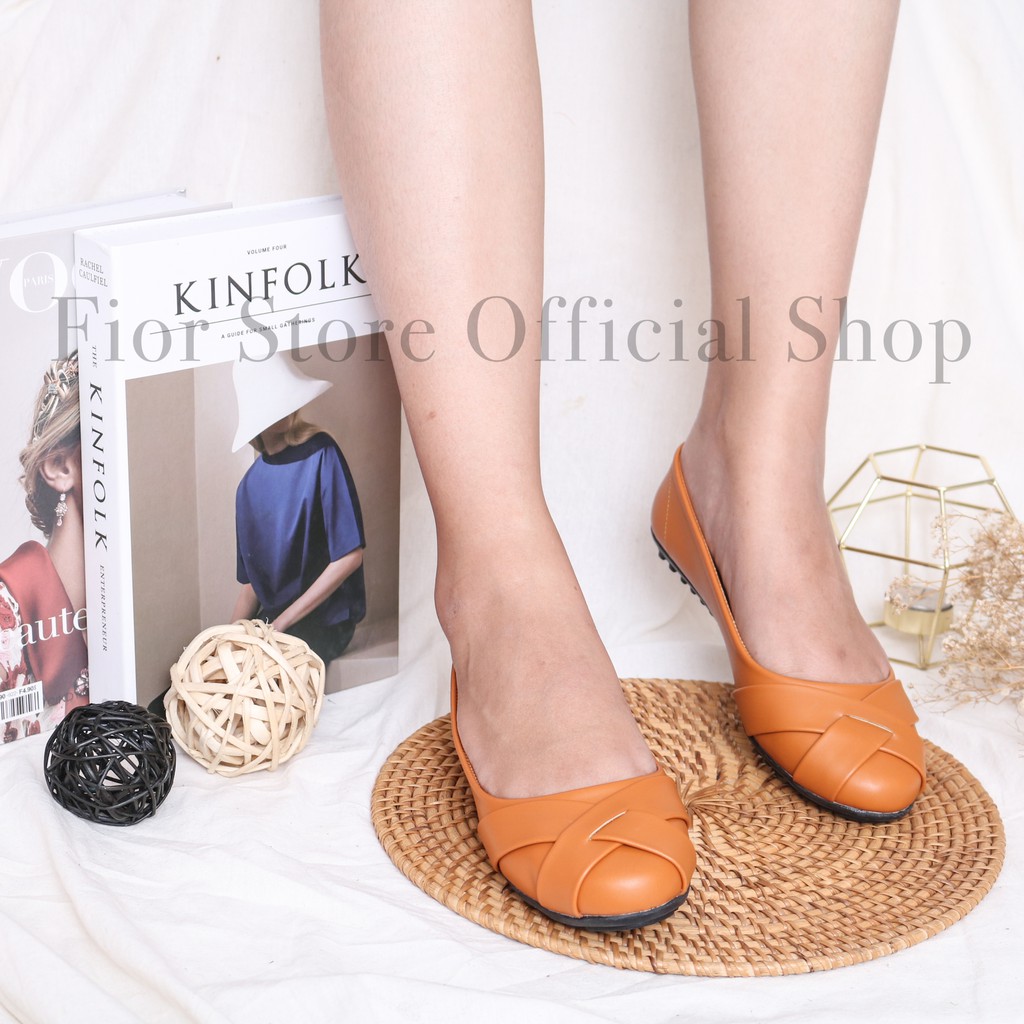 GRATICA Crosswise Leather Round Toe Ballet Flat B07 SB - Fior Store