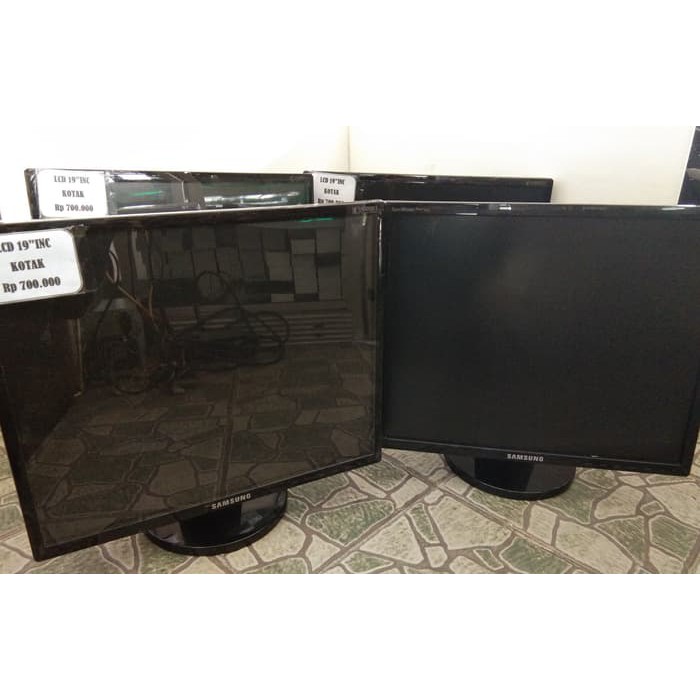 Monitor LDC 19inch Kotak merk SAMSUNG