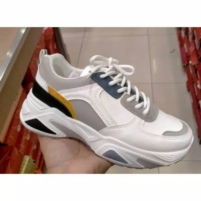 Sepatu sneakers perempuan St.moritz