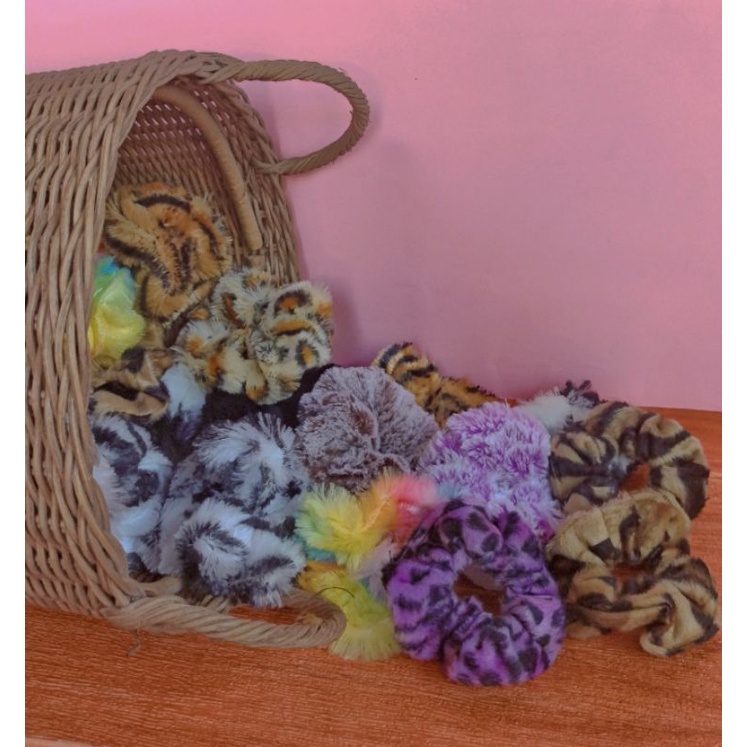 scrunchie bulu animal print