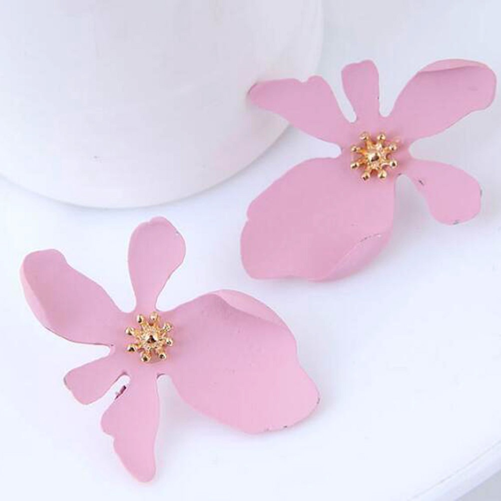 Anting Stud Bentuk Bunga Daisy Bahan Logam Untuk Wanita