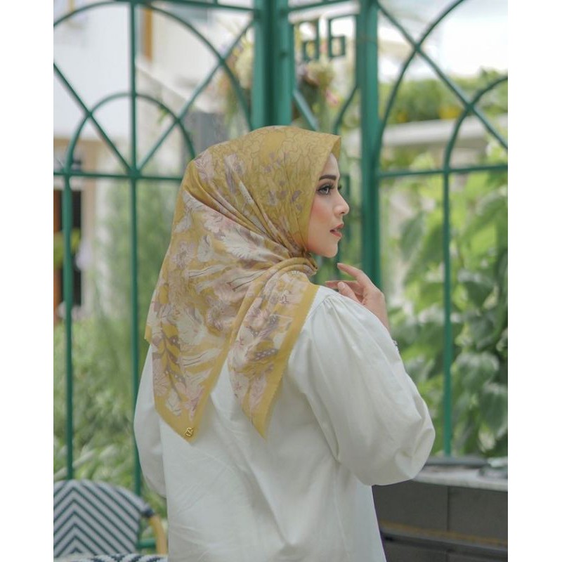 Buttonscarves The Daisy Yellow