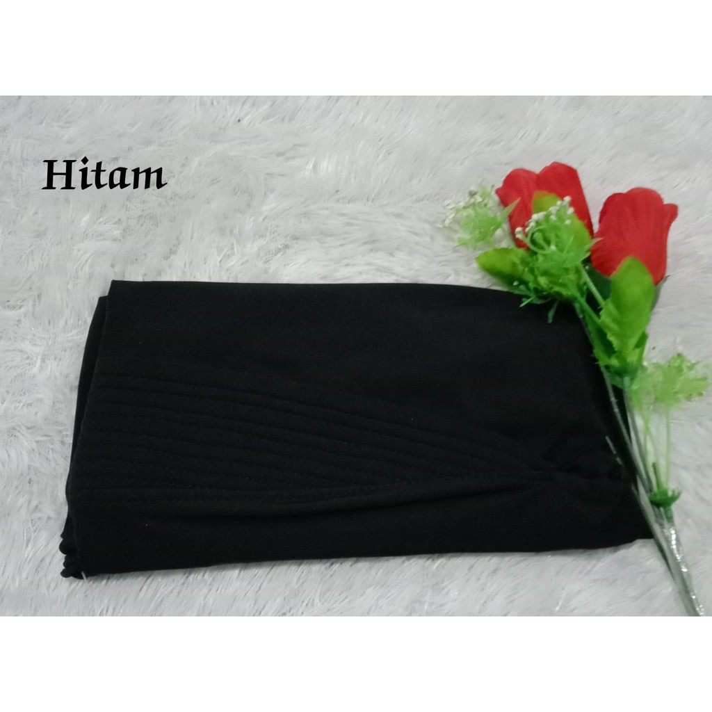 Best Seller...!!! Bergo Oval Polos / Hijab Harian Simple-Hitam