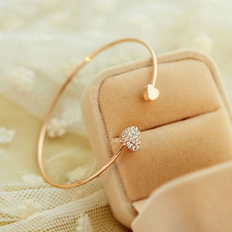 Gelang Model Terbuka Desain Hati Ganda Hias Berlian Gaya Korea Eropa Amerika Untuk Wanita