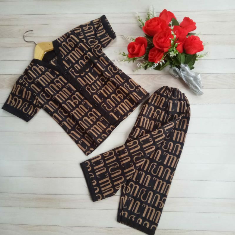Piyama batik anak bahan adem untuk anak usia 1--5 tahun laki-laki dan perempuan.
