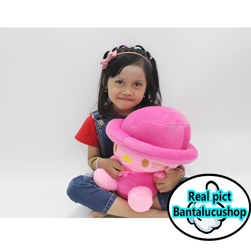 Boneka hello kitty topi T