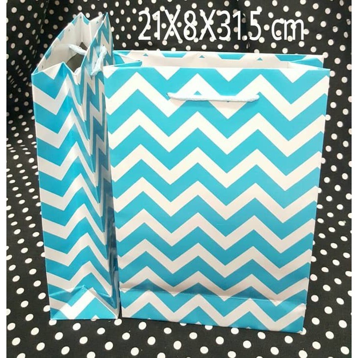 

PARTY EQUIPMENT - Paper Bag Zigzag Biru 21x8x31.5 cm by Queenballoon - LIMITED