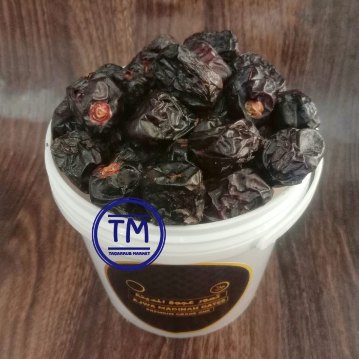 

Kurma Ajwa Madina Kemasan Ember 850gr Ajwa Madina Premium Dates Asli