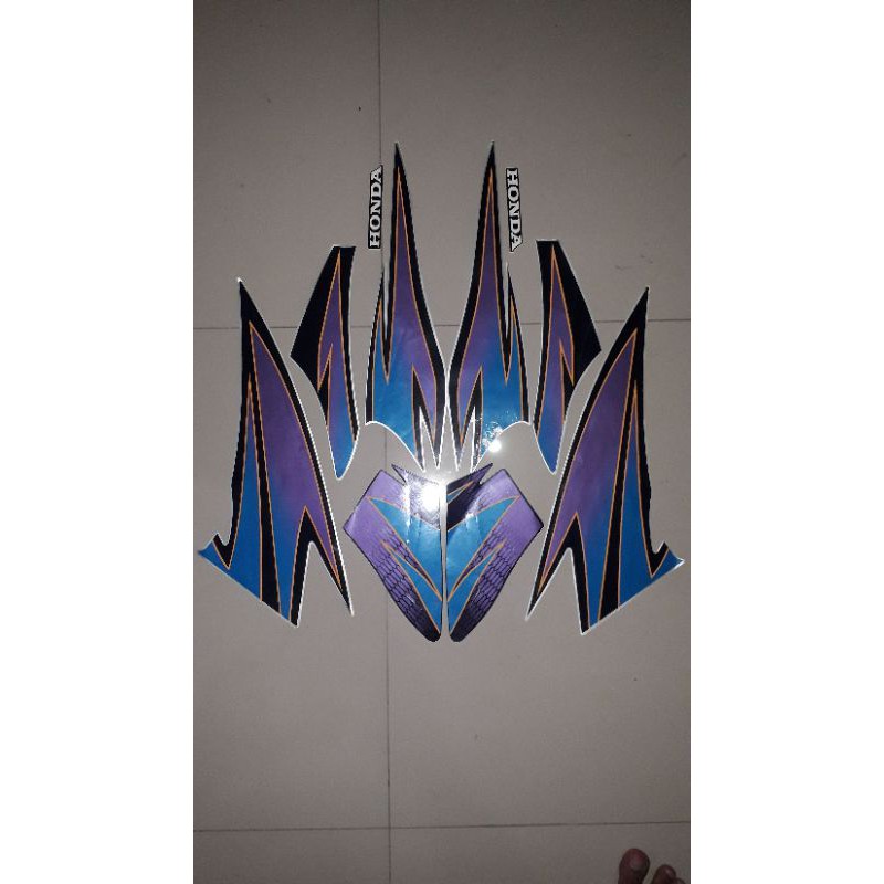 STRIPING STIKER TILAS