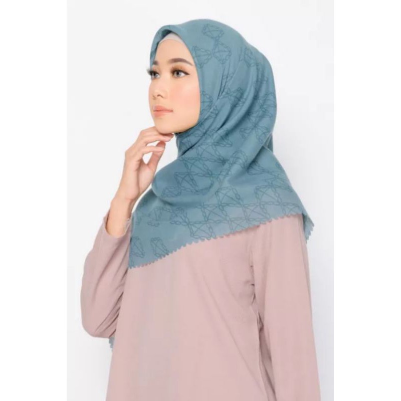 ZM Zaskia Mecca Pulau Muna Scraf Hijab Segiempat- Denim