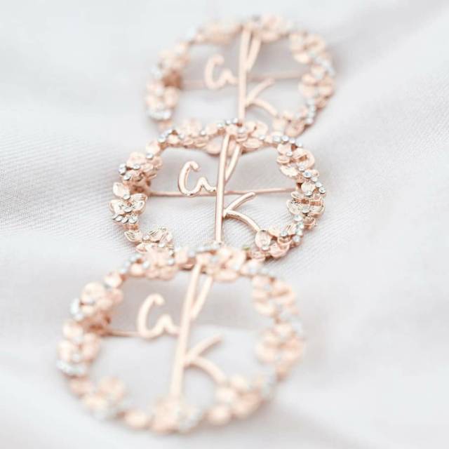 preloved Jasmine brooch wearing klamby