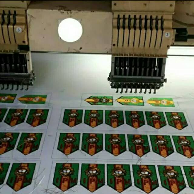 

CUSTOM BADGE