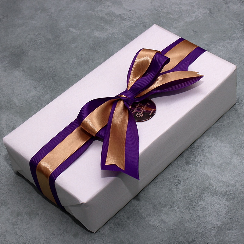 

Gift Wrapping - Khusus Order AR Signature / AR Hestia