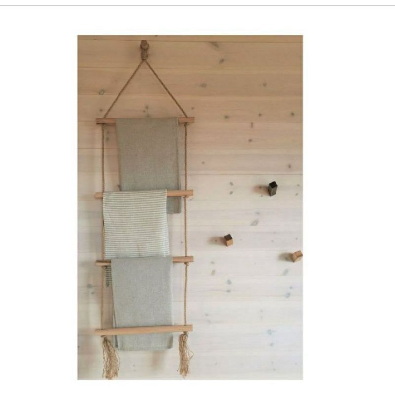 gantungan jilbab/ mukenah kayu