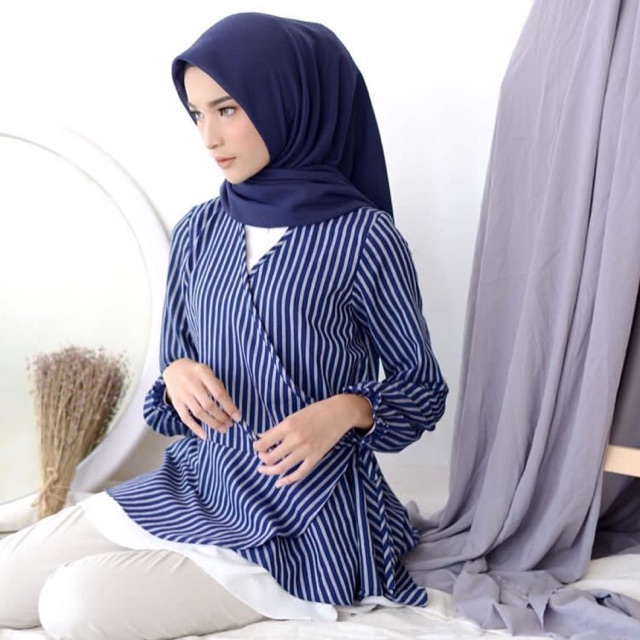 Summer Blouse Navy by Wearing Klamby