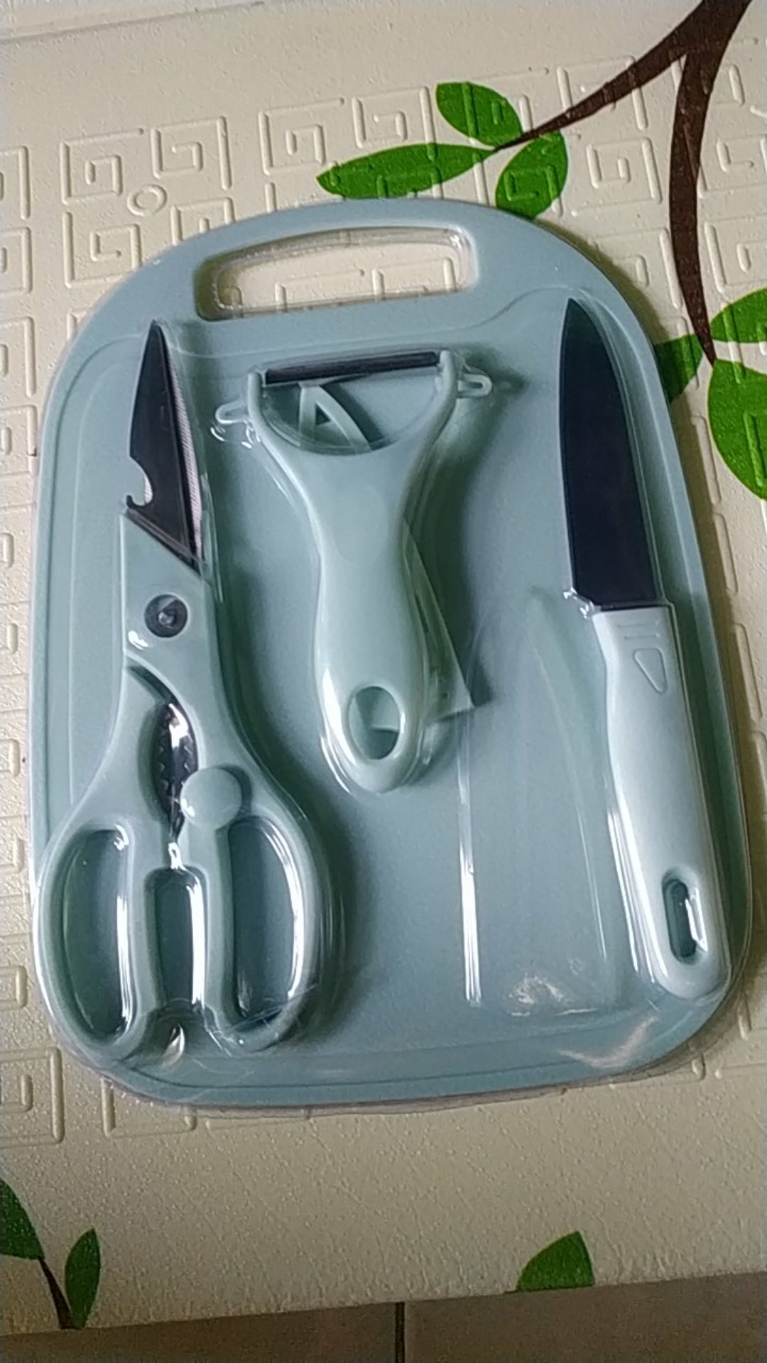 Talenan Set 4set Gunting , Pisau , Pisau Kupas