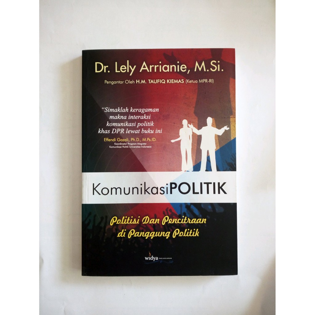 Komunikasi Politik Politisi dan Pencitraan di Panggung Politik Dr. Lely Arrianie M.Si