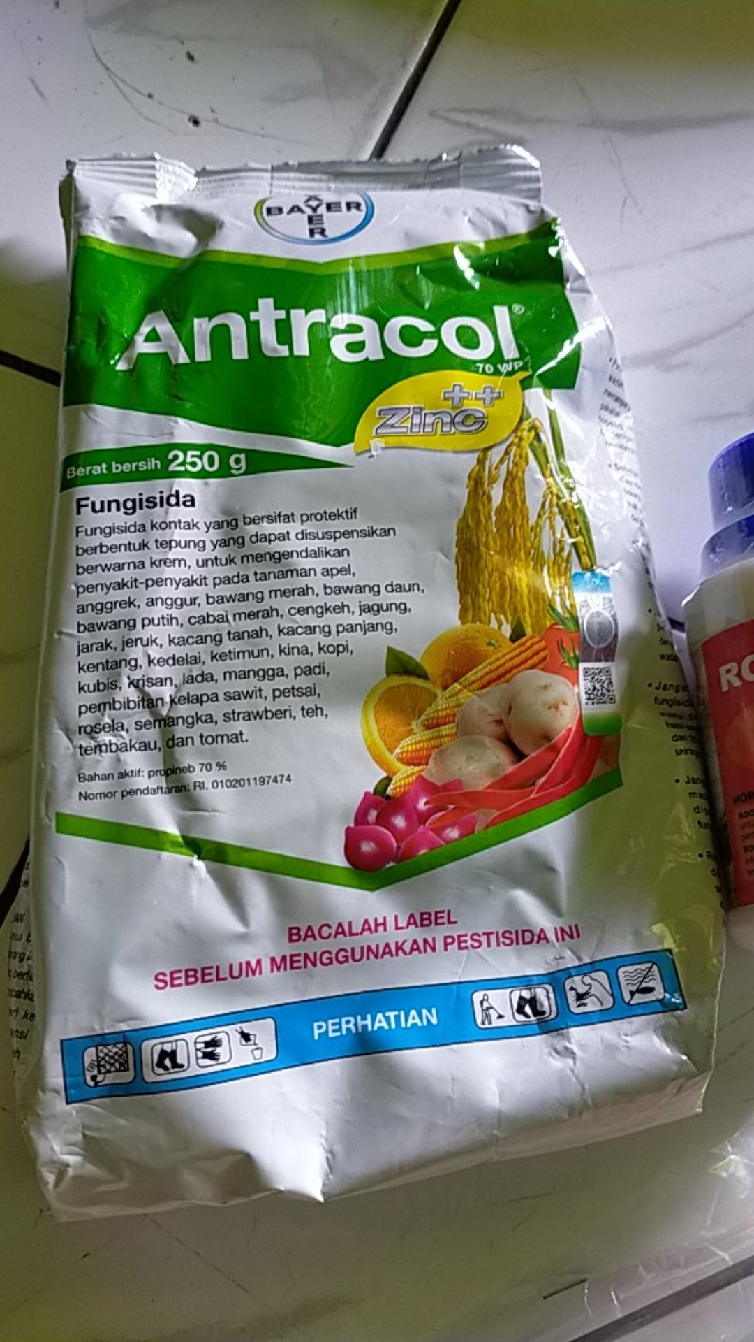 Antracol Kemasan Pabrik 250 Gram ( Fungisida )