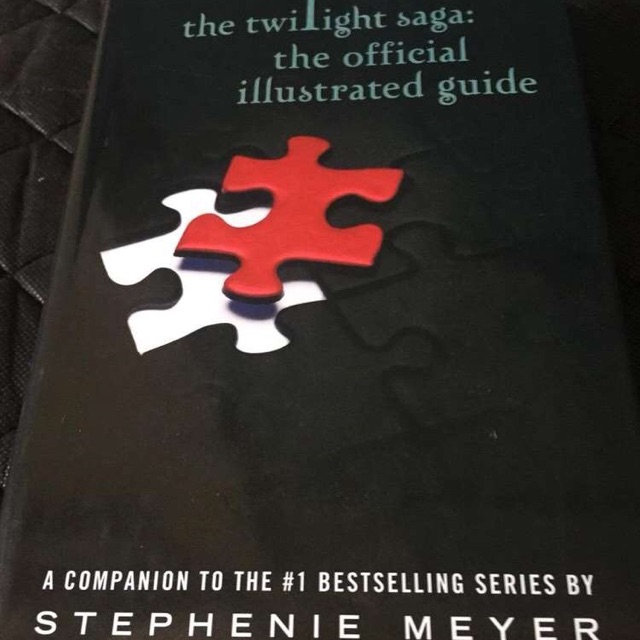 The Twilight Saga: The Official Illustrated Guide