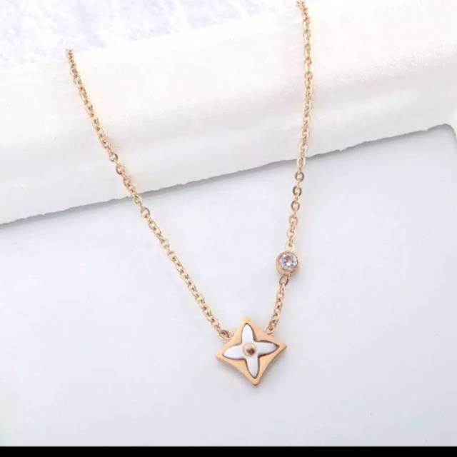 Kalung Van Cleef (rose gold)