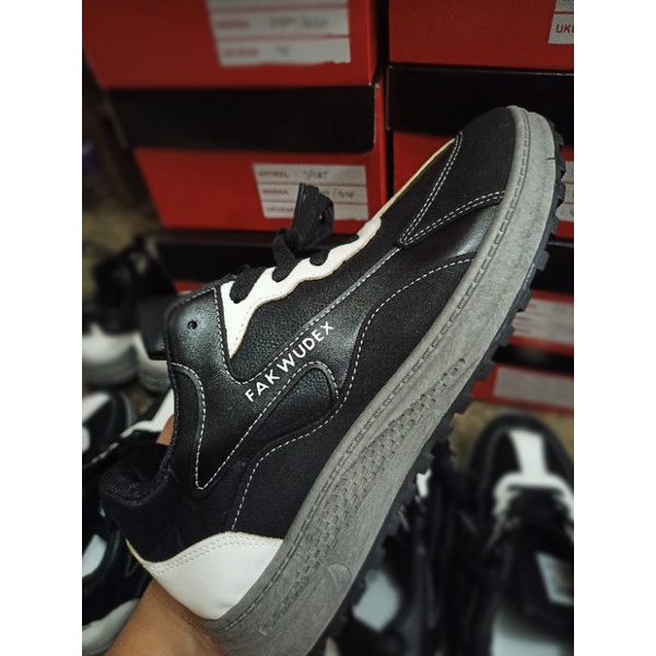 Sepatu Sneakers 39-43 hitam putih Casual Sport Sekolah Pria Wanita Aero Medan shoes