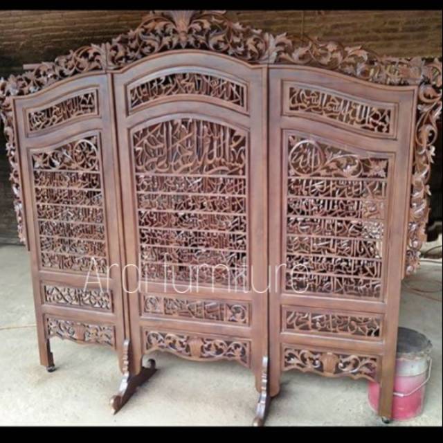 Penyekat ruangan ukir kaligrafi partisi parkisi jati