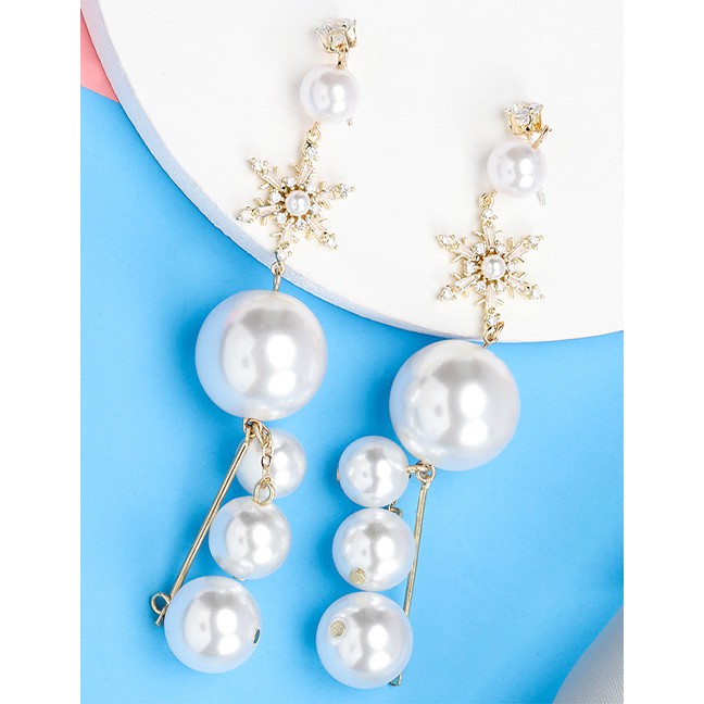 LRC Anting tusuk Fashion Pearl Alloy Snowflake Multilayer Imitation Pearl Earrings With Diamonds