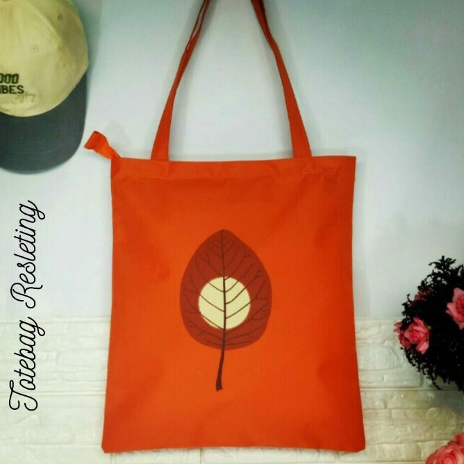 Tas Kuliah Tote Bag Aesthetic Wanita Resleting Polos Canvas dan Totebag Souvenir Cewek Resleting Bisa Custom Sablon Warna Kanvas Simple Simply Stylish Murah untuk Goodie Bag Ulang Tahun, Souvenir, Tas Kuliah Style SB 006