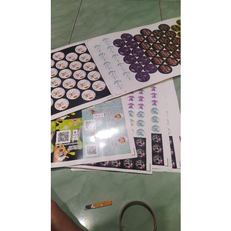

cetak stiker label a3+ custom sesuai keinginan + cutting + desain free