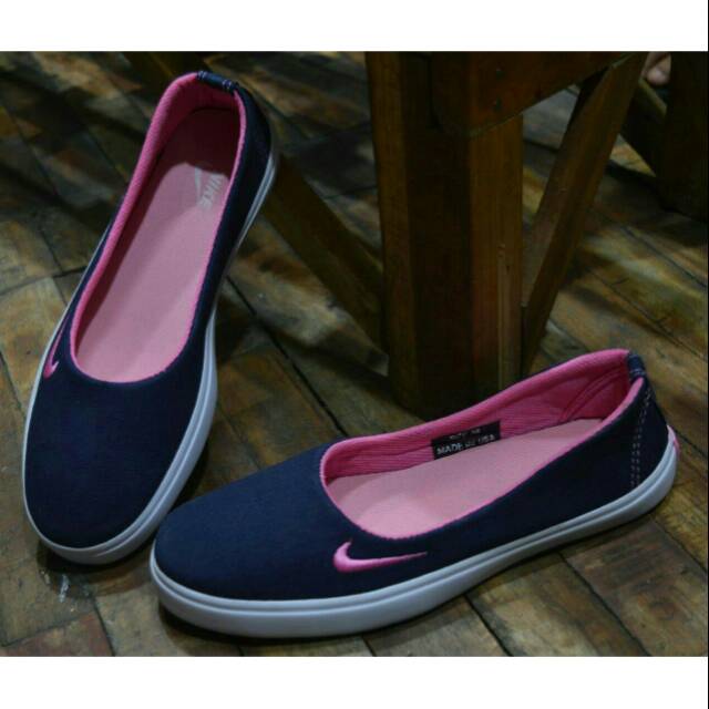 Slip on wanita nike