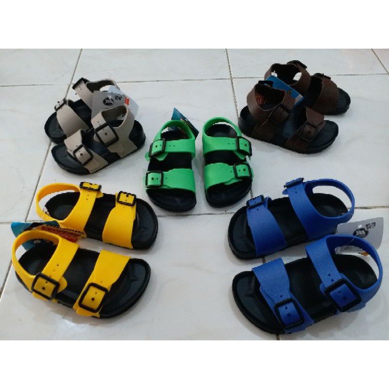 Harga Sandal anak yang imut, merk YUMEIIDA A9108 XS. Bahan phylon
ringan. ukuran 18-23