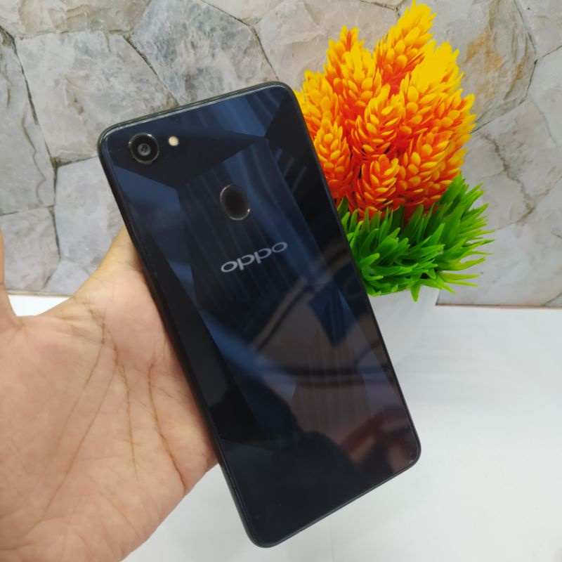 Oppo F7 Ram 4GB Internal 64GB Hp Second Seken Bekas Oppoo Opo Opoo F7 4/64 Fullset Batangan Bergaran