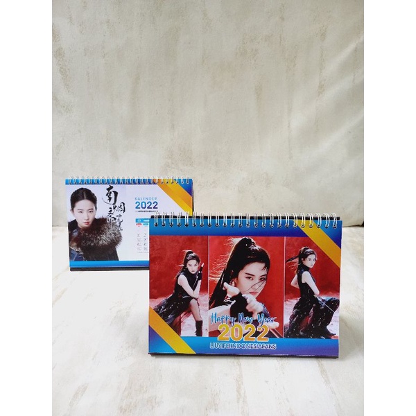 

Kalender Meja Duduk Custom